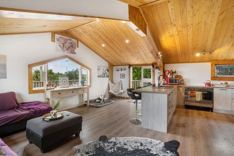 Photo of property in 2219 South Head Road, South Head, Helensville, 0874