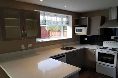 Photo of property in 2/12 Glenbyre Place, Bromley, Christchurch, 8062