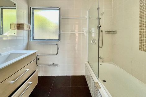 Photo of property in 19 Santiago Crescent, Unsworth Heights, Auckland, 0632