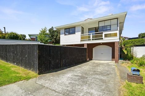 Photo of property in 32 Collins Avenue, Tawa, Wellington, 5028
