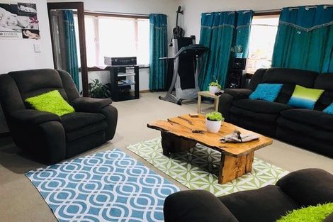 Photo of property in 1/8 Golf Road, New Lynn, Auckland, 0600