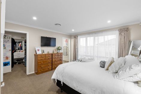 Photo of property in 4 Cyprus Place, Fitzherbert, Palmerston North, 4410