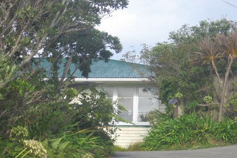 Photo of property in 204 Miromiro Road, Normandale, Lower Hutt, 5010