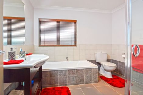 Photo of property in 10 Glenross Drive, Wattle Downs, Auckland, 2103