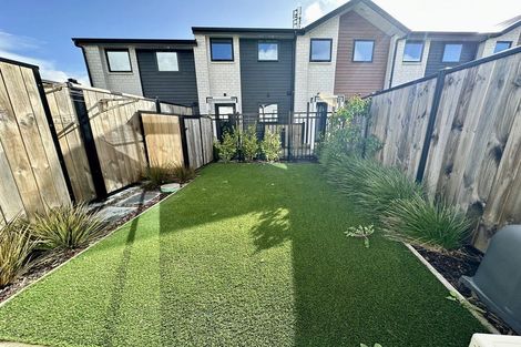 Photo of property in 8/170 Don Buck Road, Massey, Auckland, 0614