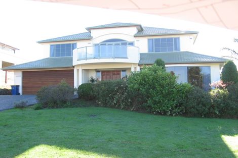 Photo of property in 16 Bocage Lane, West Harbour, Auckland, 0618