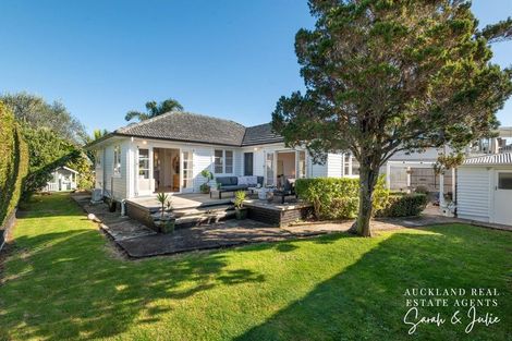 Photo of property in 422a Old Te Atatu Road, Te Atatu Peninsula, Auckland, 0610