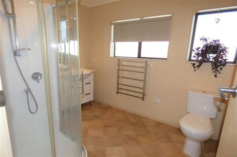 Photo of property in 3/7 Gerald Stokes Avenue, Helensville, 0800