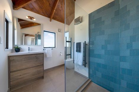 Photo of property in 1/6 Glucina Avenue, West Harbour, Auckland, 0618