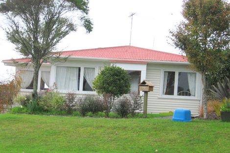 Photo of property in 33 Moffat Road, Red Beach, 0932