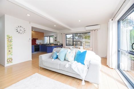 Photo of property in 6 Exmouth Road, Northcote, Auckland, 0627