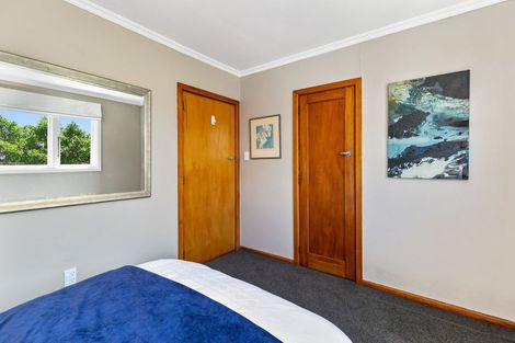 Photo of property in 60 Creswick Terrace, Northland, Wellington, 6012