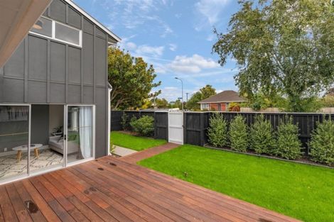 Photo of property in 43 Dunedin Street, Redwood, Christchurch, 8051