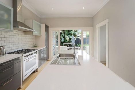 Photo of property in 21 Naylor Street, Hamilton East, Hamilton, 3216