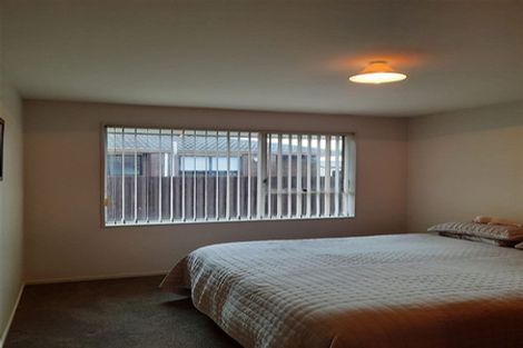 Photo of property in 1/82 Royal Park Drive, Parklands, Christchurch, 8083