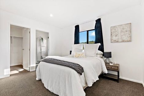 Photo of property in 8/27 Roanoke Way, Albany, Auckland, 0632