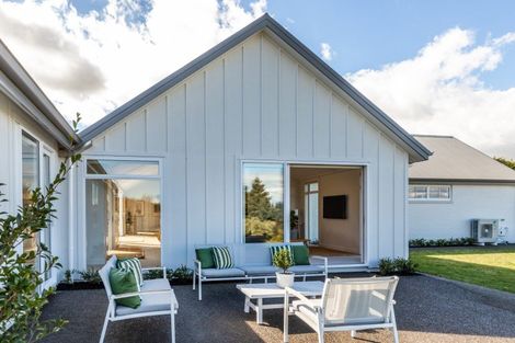 Photo of property in 5 Lens Way, Acacia Bay, Taupo, 3385