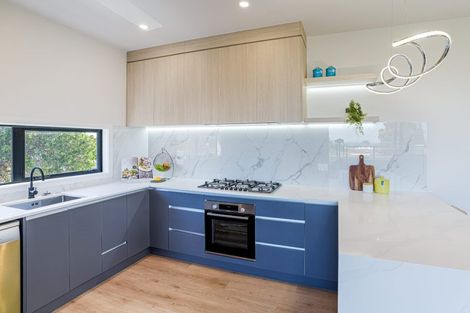 Photo of property in 858c East Coast Road, Northcross, Auckland, 0630