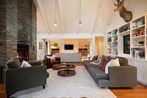 Photo of property in 12 Amber Close, Arthurs Point, Queenstown, 9371