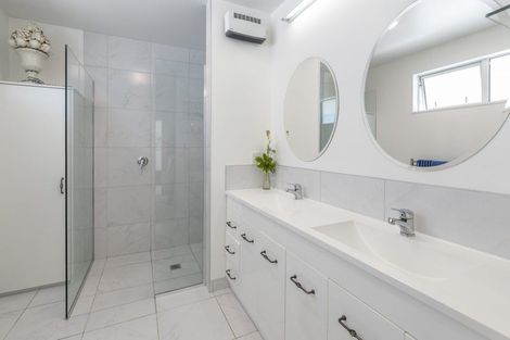 Photo of property in 72 Oakgrove Drive, Rangiora, 7400