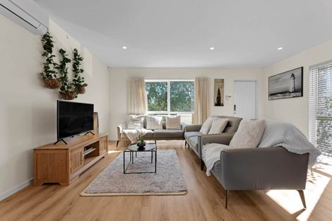 Photo of property in 45c Rangeview Road, Sunnyvale, Auckland, 0612