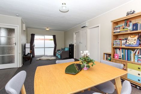 Photo of property in 2/14 Huatoki Street, Vogeltown, New Plymouth, 4310
