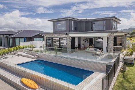 Photo of property in 33 Awatea Drive, Whitianga, 3510