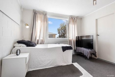 Photo of property in 22 Royal Road, Massey, Auckland, 0614