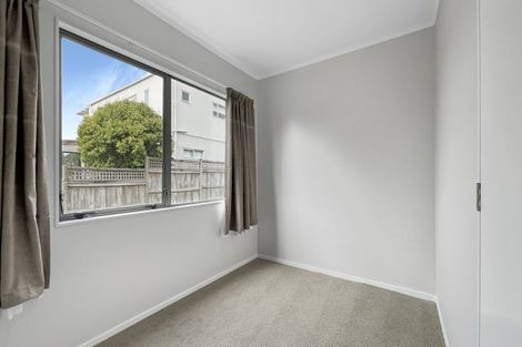 Photo of property in 60 Zefiro Drive, Massey, Auckland, 0614