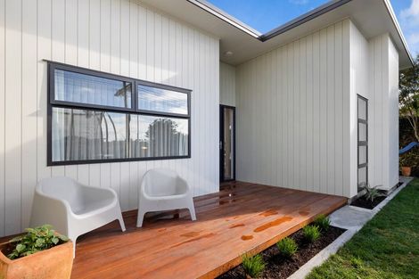 Photo of property in 318 Mangorei Road, Merrilands, New Plymouth, 4312