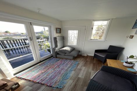 Photo of property in 2/9 Copley Street, New Lynn, Auckland, 0600