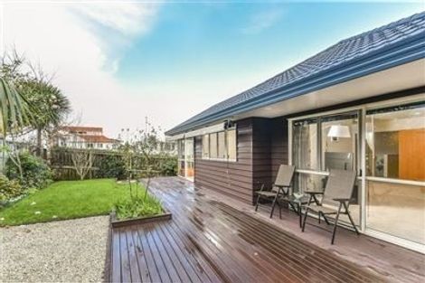 Photo of property in 2/26 Dallinghoe Crescent, Milford, Auckland, 0620