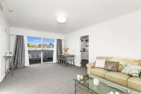 Photo of property in 2/13 Avenue Road, West End, Timaru, 7910