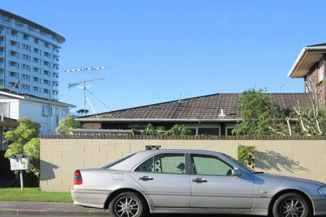 Photo of property in 2/83 Centreway Road, Orewa, 0931