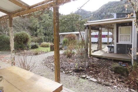 Photo of property in 25 Andersen Street, Blacks Point, Reefton, 7830