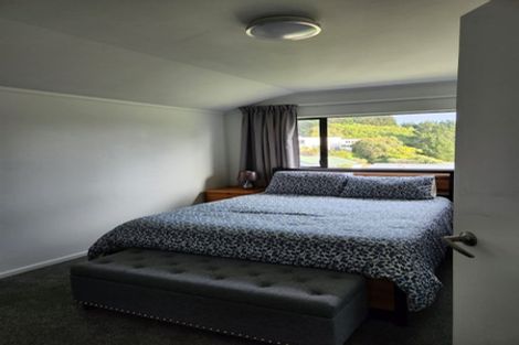 Photo of property in 17 Jasmine Grove, Maungaraki, Lower Hutt, 5010