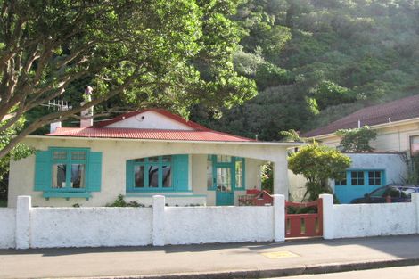 Photo of property in 315 Karaka Bay Road, Karaka Bays, Wellington, 6022