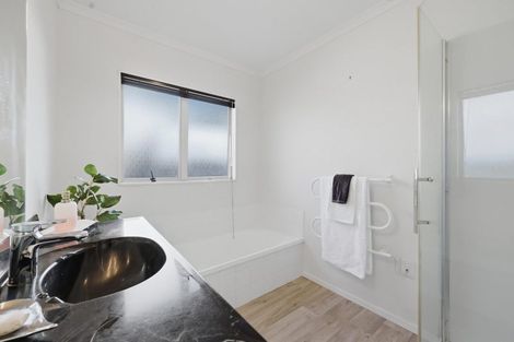 Photo of property in 27 Westminster Gardens, Unsworth Heights, Auckland, 0632