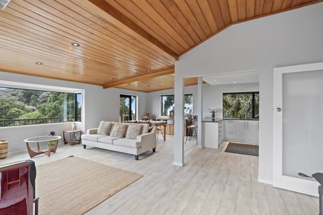 Photo of property in 19 Cascade Avenue, Waiatarua, Auckland, 0604