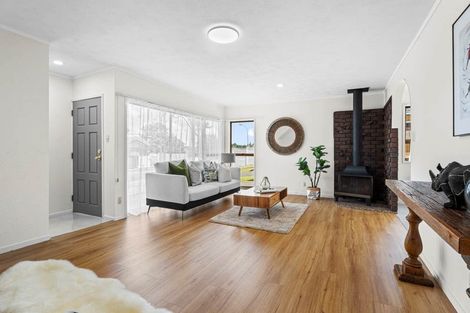 Photo of property in 3 Cheam Place, Pakuranga Heights, Auckland, 2010