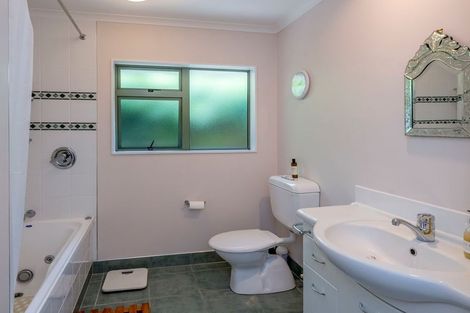 Photo of property in 386a Te Moana Road, Waikanae, 5036