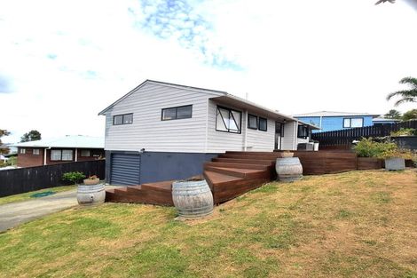 Photo of property in 2/4 Antrim Grove, Bayview, Auckland, 0629