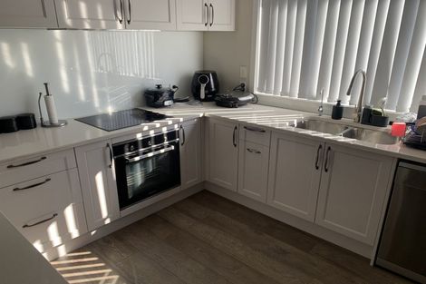 Photo of property in 21a Eske Place, Highland Park, Auckland, 2010