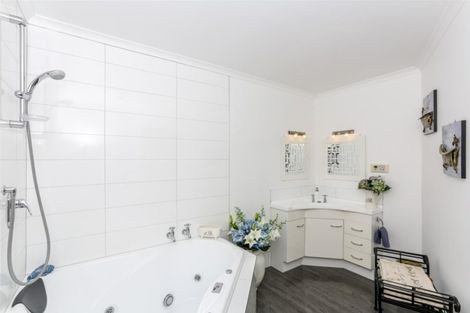 Photo of property in 4 Morley Street, New Plymouth, 4310