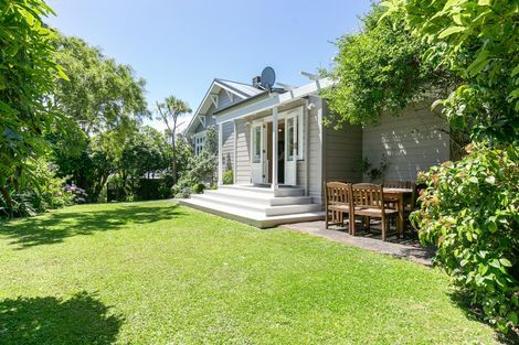 Photo of property in 35 Homewood Avenue, Karori, Wellington, 6012