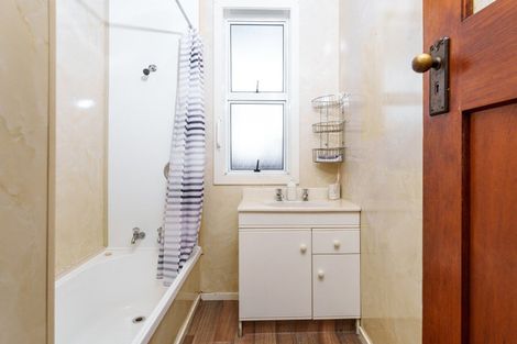 Photo of property in 17 Royal Crescent, Saint Kilda, Dunedin, 9012