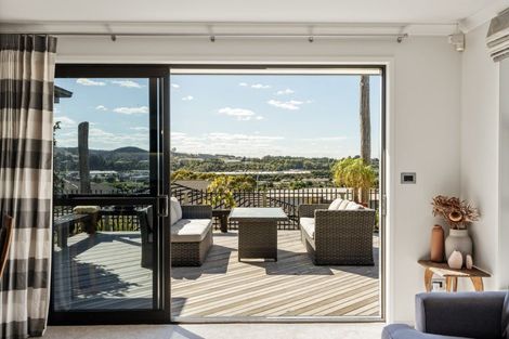 Photo of property in 21 Benmore Crescent, Pyes Pa, Tauranga, 3112