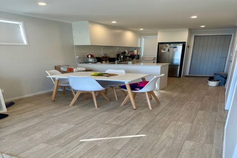 Photo of property in 1b Pavola Grove, Glenfield, Auckland, 0629