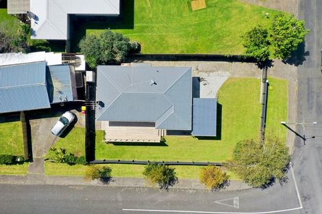 Photo of property in 7 Tarata Crescent, Mangere Bridge, Auckland, 2022