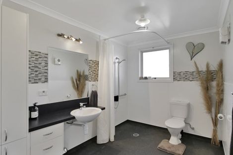 Photo of property in 35 Thomas Place, Foxton Beach, Foxton, 4815